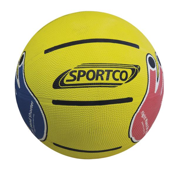 Gelber Sportco Basketball mit blau-rotem Design und strukturiertem Oberflächenmuster.