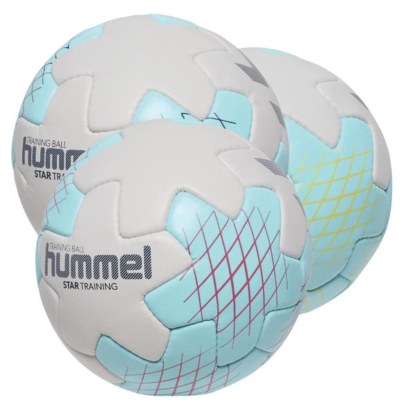 Drei weiß-blaue Hummel Handbälle mit gelbem, marineblauem und roten Streifenmuster, ideal für Handballspiele und Training.