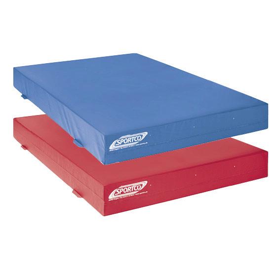 Blauer und roter Sportmatte Stapel für Gymnastik und Turnen, rutschfeste Oberfläche.
