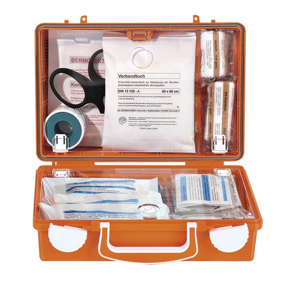 Oranger Erste-Hilfe-Kasten mit Verbandsmaterial, Schere und Pflastern für Notfälle.