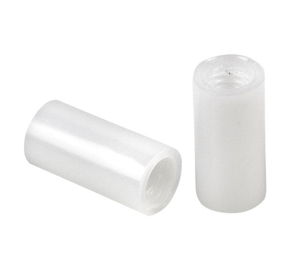 Zwei weiße Kunststoffhülsen mit Innengewinde auf weißem Hintergrund.