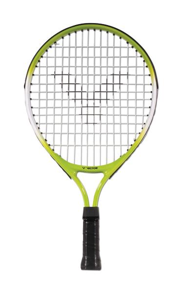 Grüner Tennisschläger mit schwarzem Griff und weißen Saiten auf weißem Hintergrund.