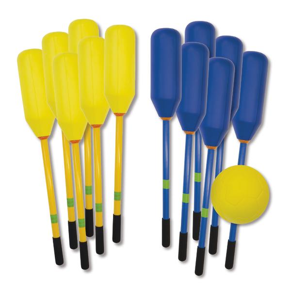 Gelbe und blaue Kunststoff-Paddel mit gelbem Ball, Sport- und Freizeitspielzeug.