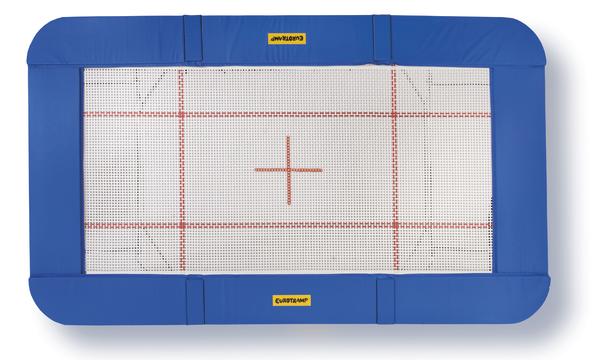 Trampolin mit blauem Rahmen und weißem Sprungtuch, rechteckig, von oben fotografiert.