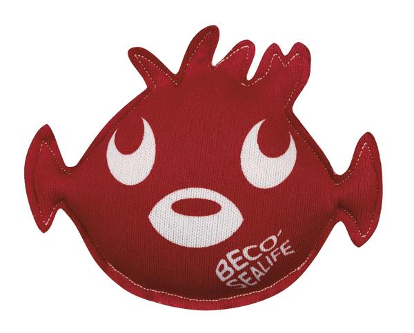 Rotes Stoffspielzeug mit Gesicht und Aufschrift "BECO-SEA LIFE".