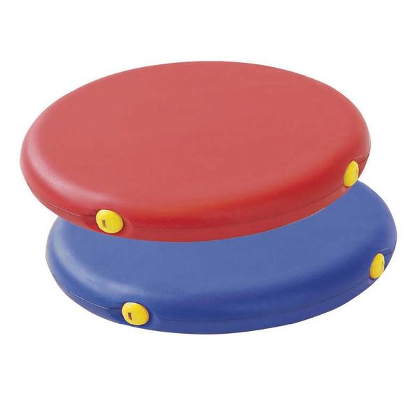 Zwei runde Wurfscheiben in Rot und Blau mit gelben Düsen, gestapelt.