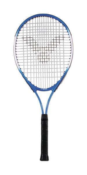 Blauer Tennisschläger mit schwarzem Griff und weißen Saiten auf weißem Hintergrund.
