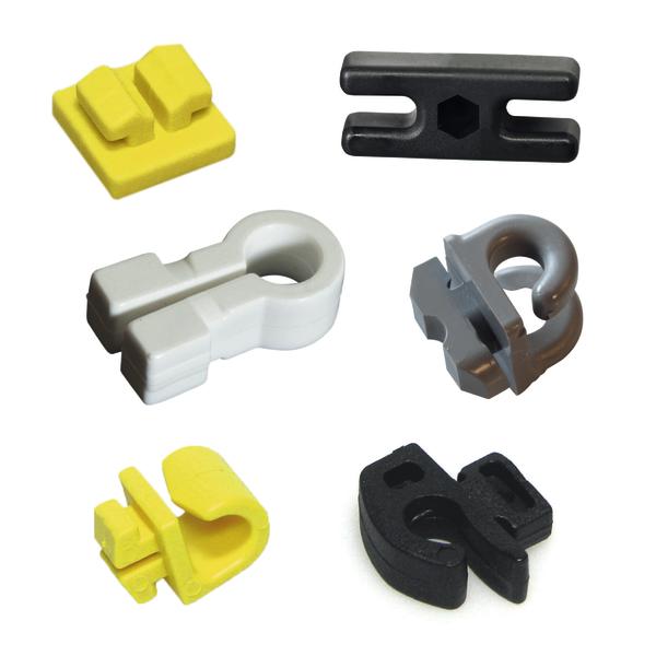 Kunststoffclips mit Kabelbefestigungen.