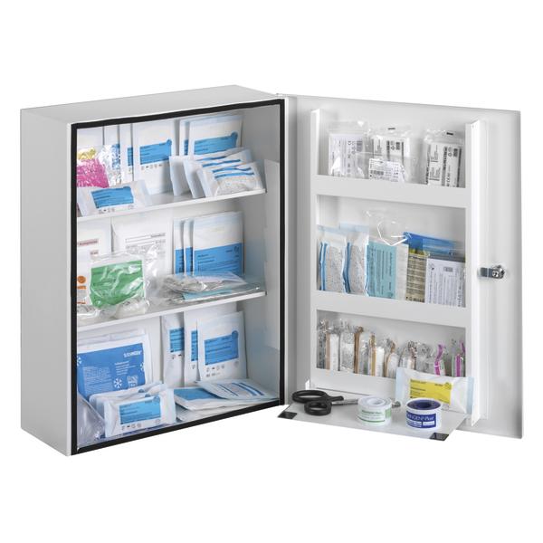 Erste-Hilfe-Schrank mit Verbandsmaterialien, Pflastern und medizinischen Utensilien.