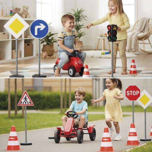 Kinder spielen Verkehrssituation nach mit Spielzeug-Verkehrszeichen, Ampel und Verkehrshütchen drinnen und draußen.