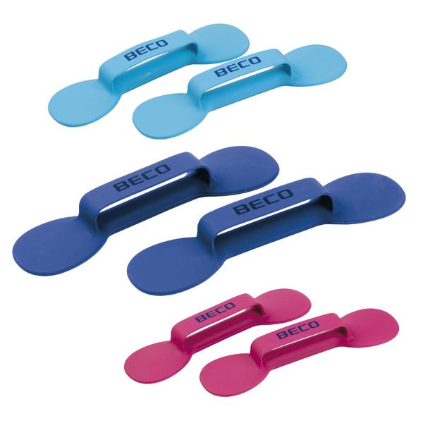 Drei Paar BECO Aqua-Fitnessgeräte in Blau, Dunkelblau und Pink für Schwimmtraining.