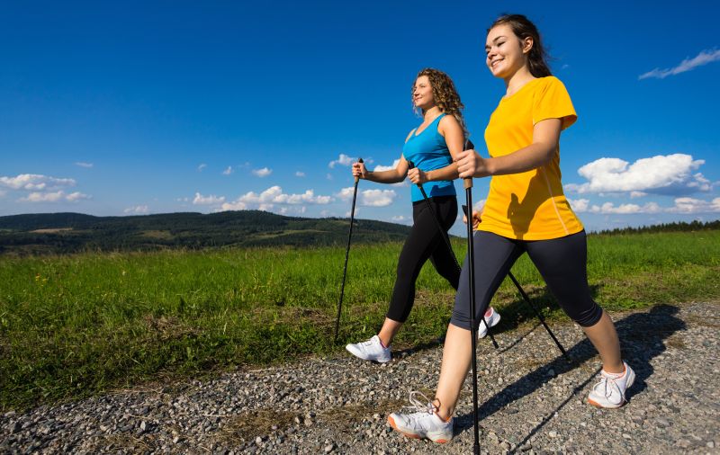 Nordic Walking – So trainieren Sie effektiv mit Stöcken